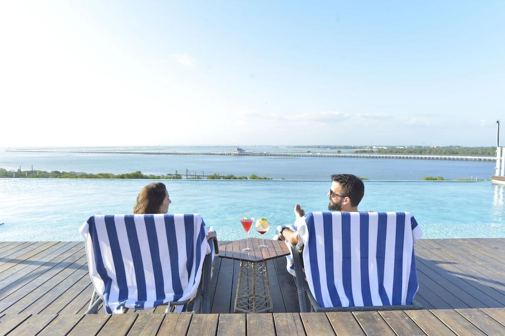 The Crystal Luxury Bay Resort Nusa Dua Nusa Dua  Exterior photo
